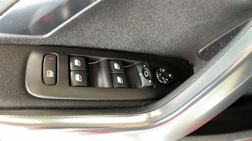 Peugeot 2008 1,2 PureTech Exclusive Plus EAT6 110HK 5d 6g Aut. - Image 15
