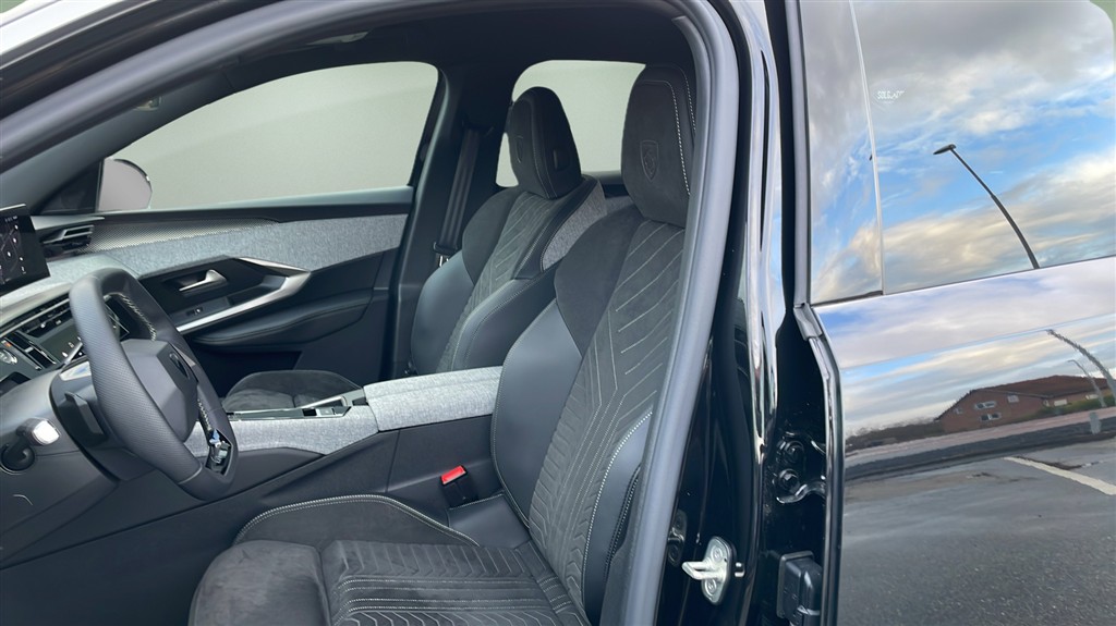 Peugeot e-3008 EL GT Pack 210HK 5d Aut. - Image 7