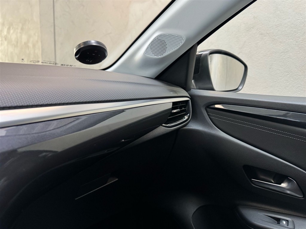 Opel Corsa-e EL Elegance 136HK 5d Aut. - Image 17