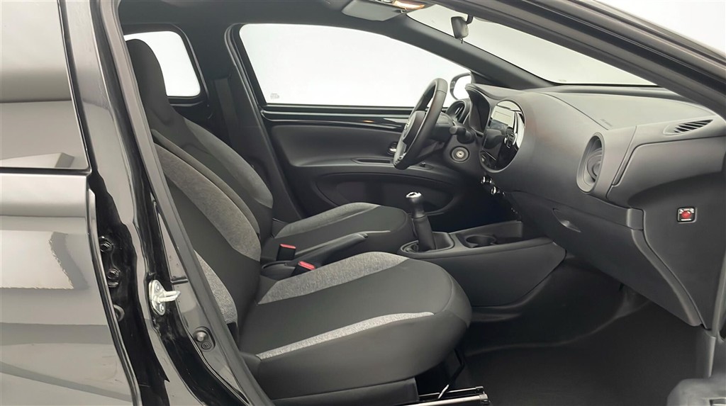 Toyota Aygo X 1,0 VVT-I Active 72HK 5d - Image 5