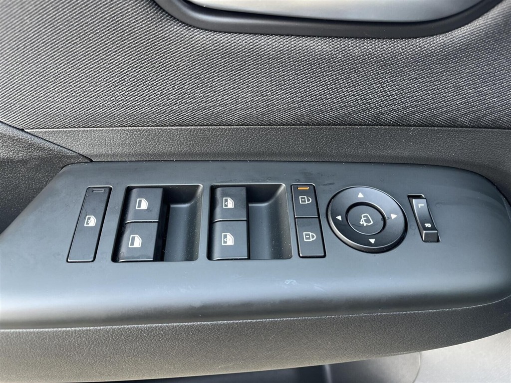 Hyundai Kona Electric 65,4 kWh Essential Long Range 217HK 5d Aut. - Image 7