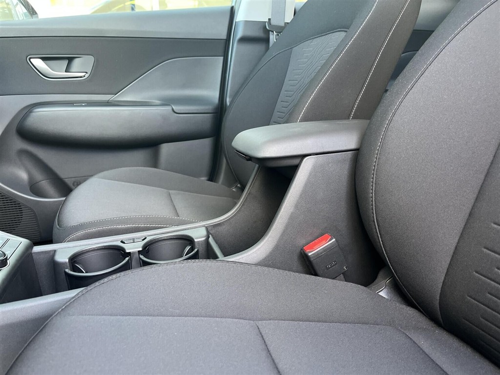 Hyundai Kona Electric 65,4 kWh Essential Long Range 217HK 5d Aut. - Image 18