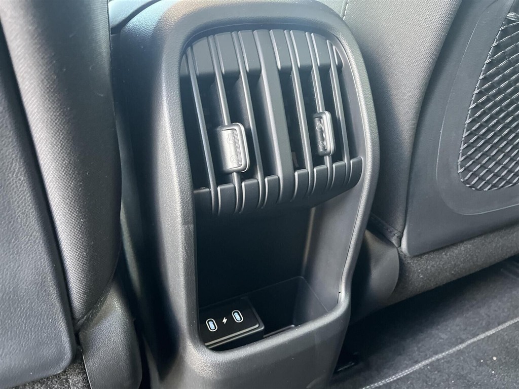 Hyundai Kona Electric 65,4 kWh Essential Long Range 217HK 5d Aut. - Image 19