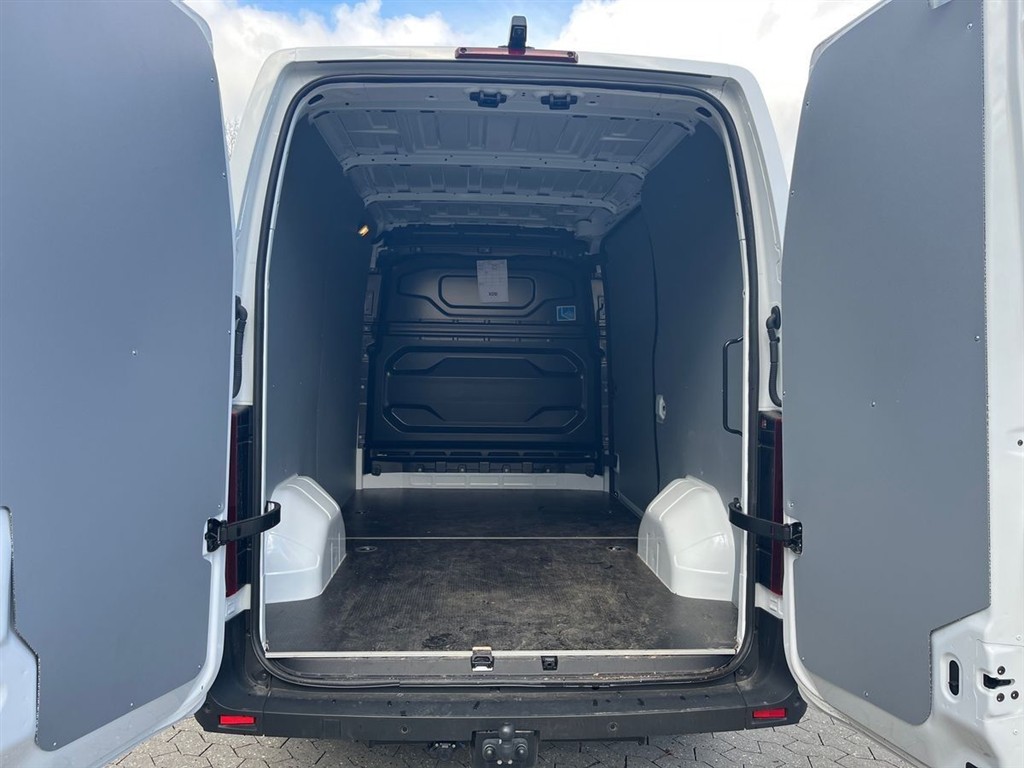 Nissan Interstar L2H2 2,0 DCi Tekna 150HK Van 6g - Image 16