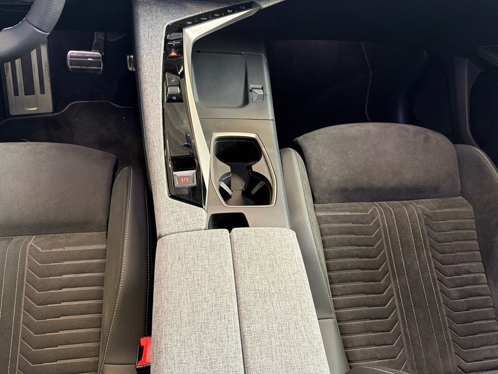 Peugeot e-3008 EL GT 210HK 5d Aut. - Image 11