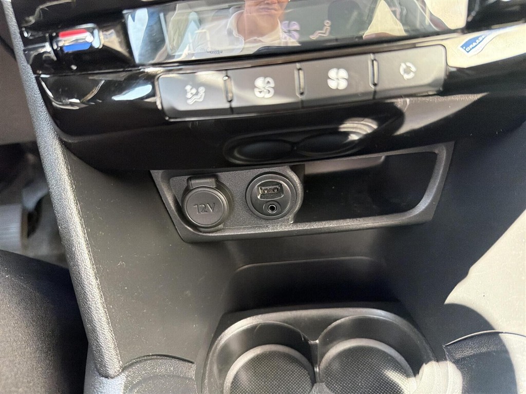 Peugeot 208 1,6 BlueHDi Desire 100HK 5d - Image 19