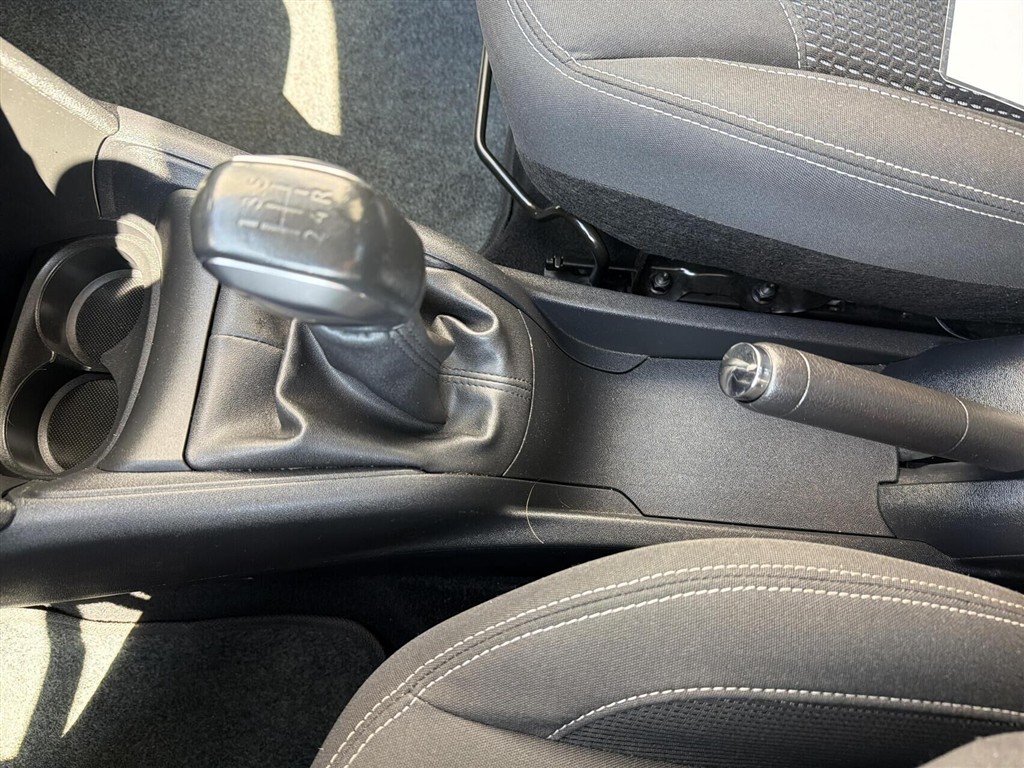 Peugeot 208 1,6 BlueHDi Desire 100HK 5d - Image 20
