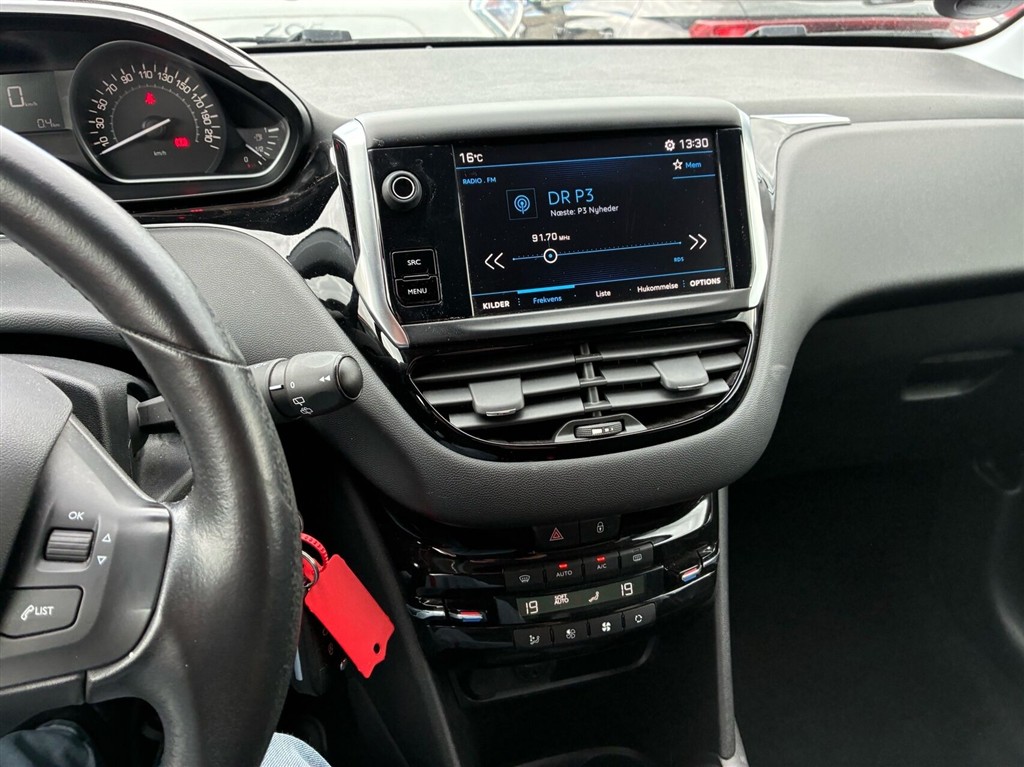 Peugeot 208 1,6 BlueHDi Envy 100HK 5d - Image 10