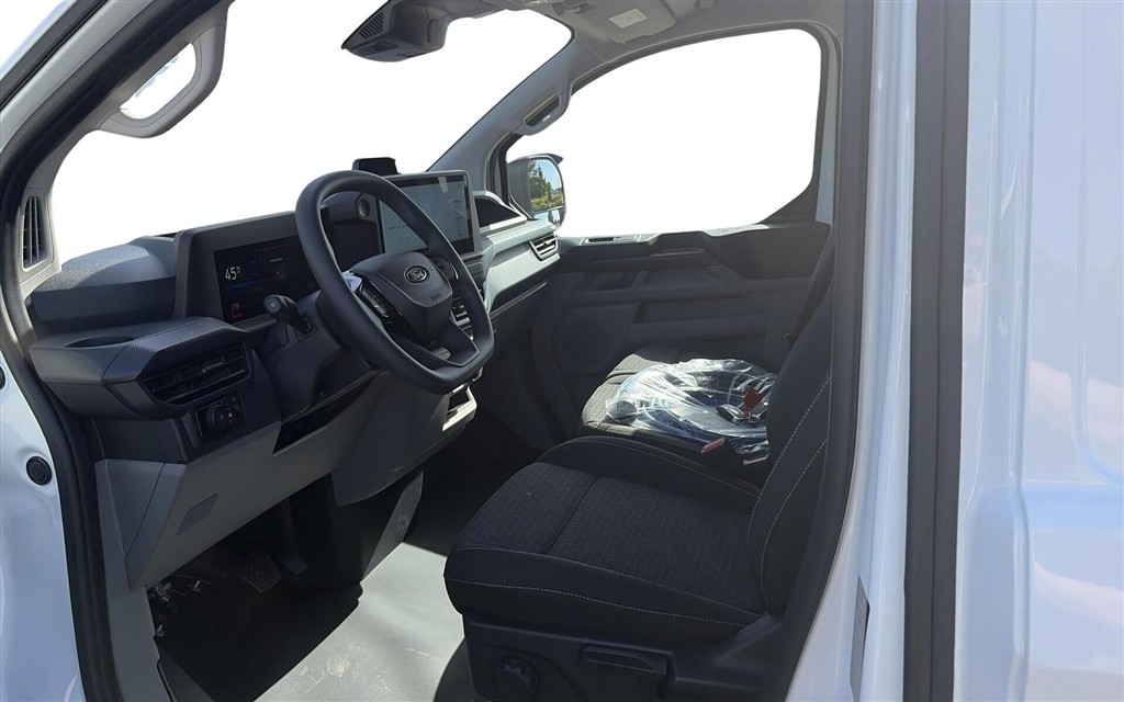 Ford E-Transit Custom 320 L1H1 EL Trend 136HK Van Aut. - Image 9