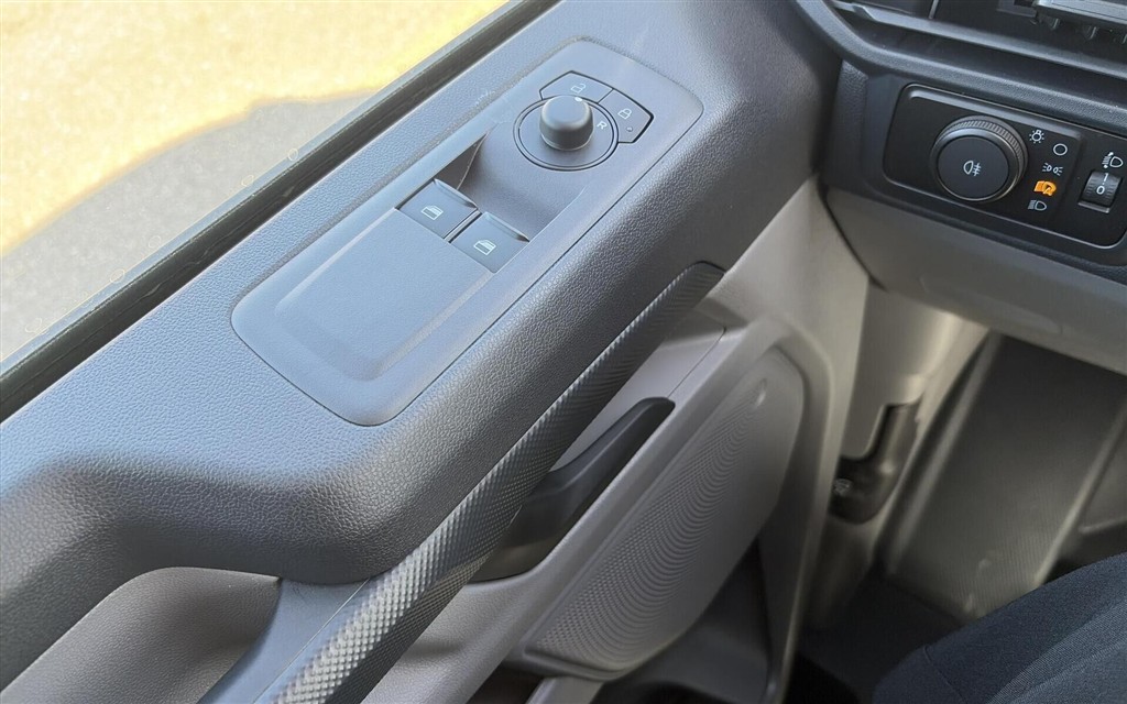 Ford E-Transit Custom 320 L1H1 EL Trend 136HK Van Aut. - Image 15