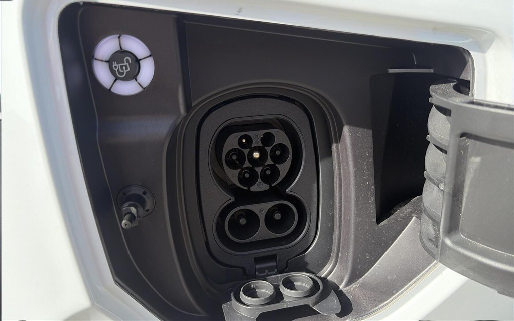 Ford E-Transit Custom 320 L1H1 EL Trend 136HK Van Aut. - Image 23