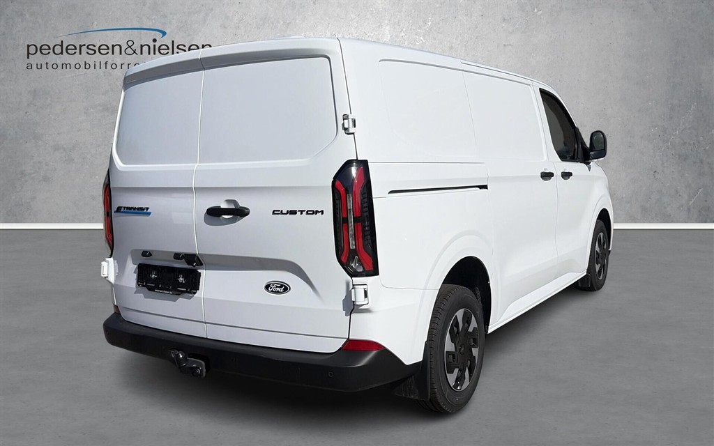 Ford E-Transit Custom 320 L1H1 EL Trend 136HK Van Aut. - Image 5