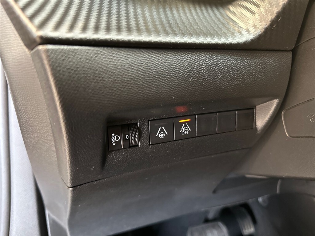 Peugeot 2008 1,2 PureTech Allure Pack EAT8 130HK 5d 8g Aut. - Image 18
