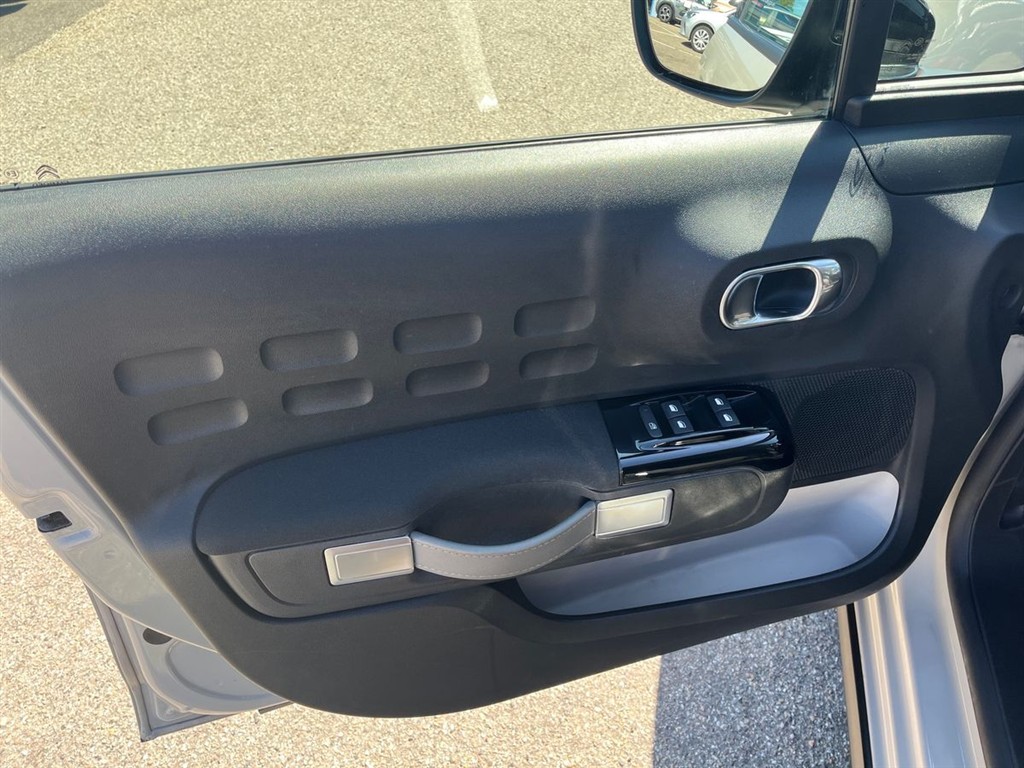 Citroën C3 1,2 PureTech Shine 83HK 5d - Image 12