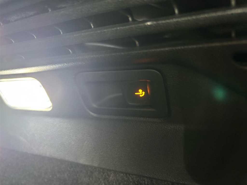 VW ID.4 EL Pro Performance 204HK 5d Aut. - Image 8