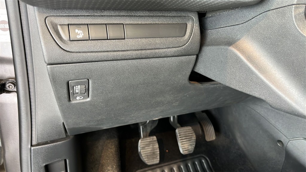 Peugeot 208 1,2 PureTech Selection Sky 82HK 5d - Image 14