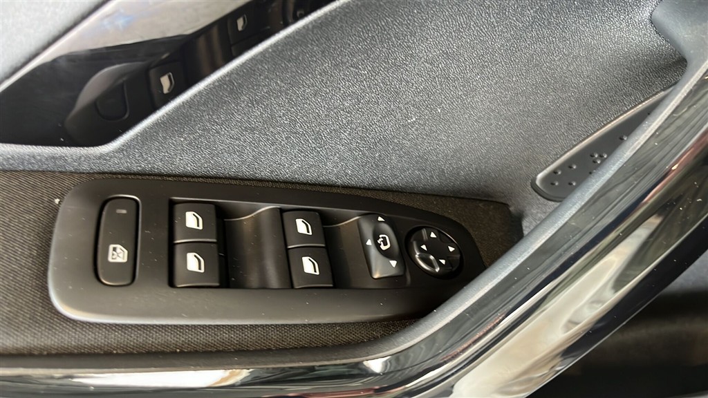 Peugeot 208 1,2 PureTech Selection Sky 82HK 5d - Image 15