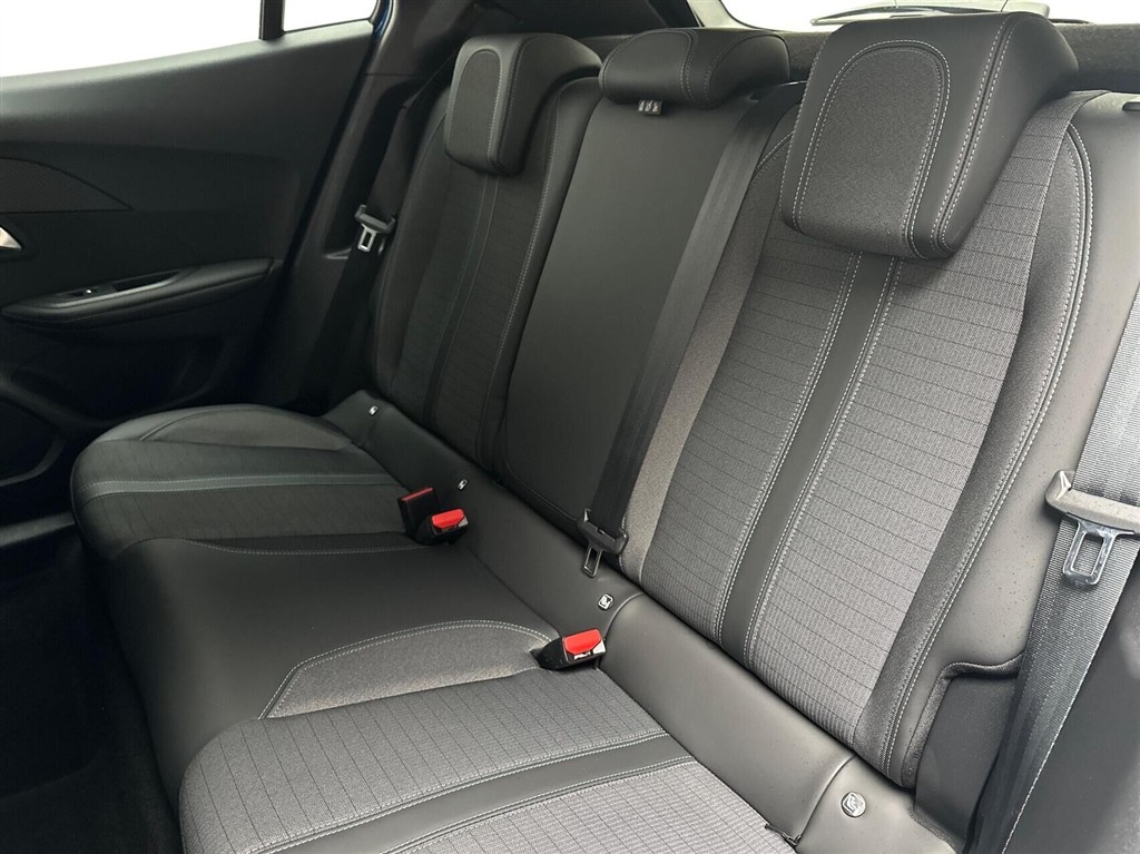 Peugeot e-2008 EL Allure Pack 136HK 5d Aut. - Image 13