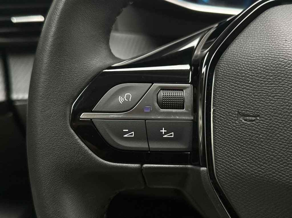 Peugeot e-2008 EL Allure Pack 136HK 5d Aut. - Image 16