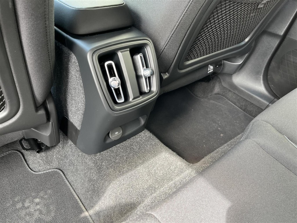 Volvo XC40 P6 Recharge Core 231HK 5d Aut. - Image 12