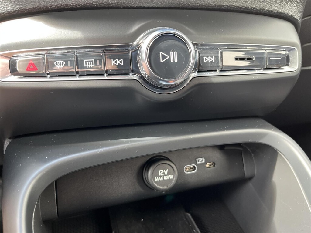 Volvo XC40 P6 Recharge Core 231HK 5d Aut. - Image 17