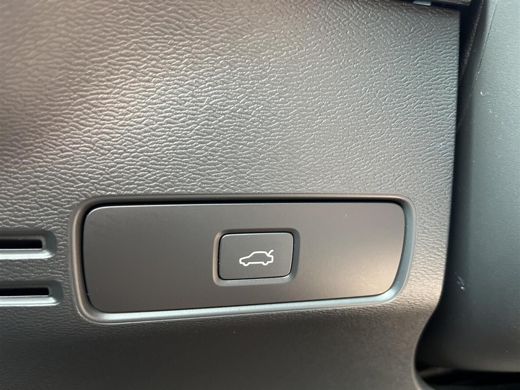 Volvo XC40 P6 Recharge Core 231HK 5d Aut. - Image 21
