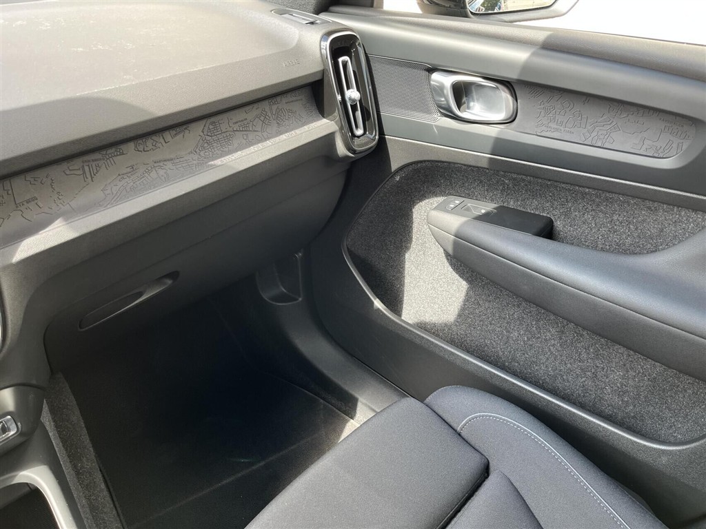 Volvo XC40 P6 Recharge Core 231HK 5d Aut. - Image 24