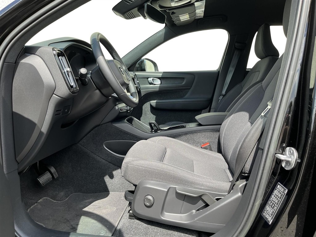 Volvo XC40 P6 Recharge Core 231HK 5d Aut. - Image 4