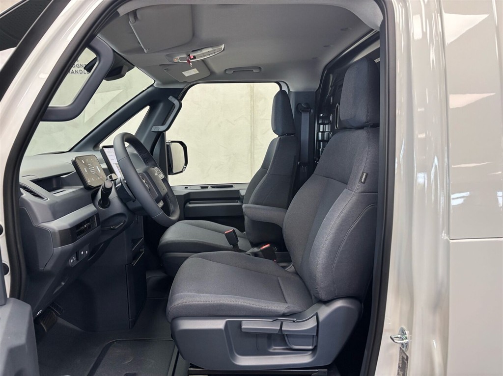 Kia PV5 Cargo L2H1 EL Long Range Work Pro 163HK Van Aut. - Image 6