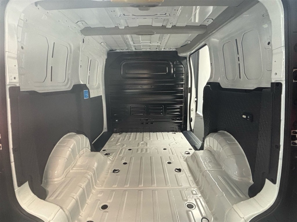 Kia PV5 Cargo L2H1 EL Long Range Work Pro 163HK Van Aut. - Image 9