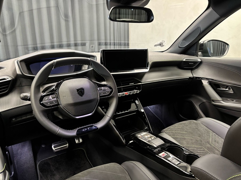 Peugeot e-2008 EL GT 156HK 5d Aut. - Image 12