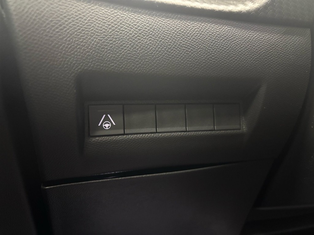 Peugeot e-2008 EL GT 156HK 5d Aut. - Image 11