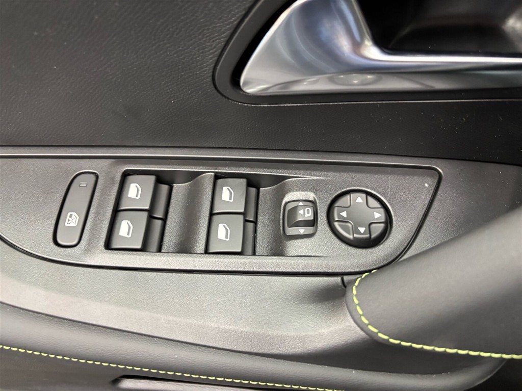 Peugeot e-2008 EL GT 156HK 5d Aut. - Image 13