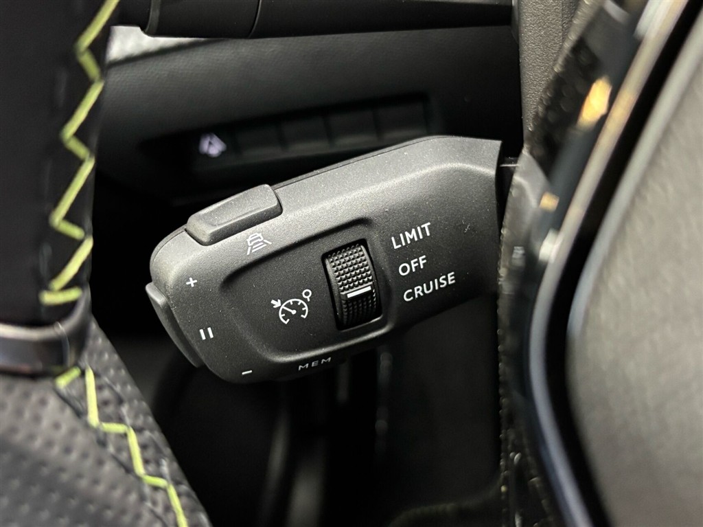 Peugeot e-2008 EL GT 156HK 5d Aut. - Image 17