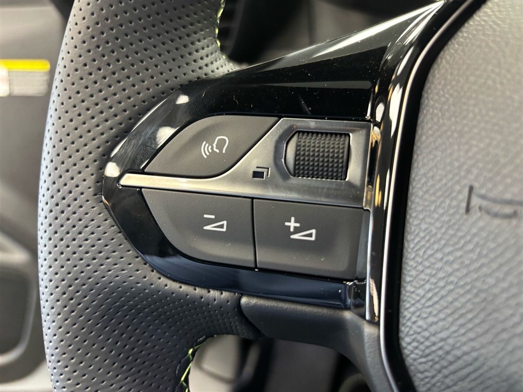 Peugeot e-2008 EL GT 156HK 5d Aut. - Image 13