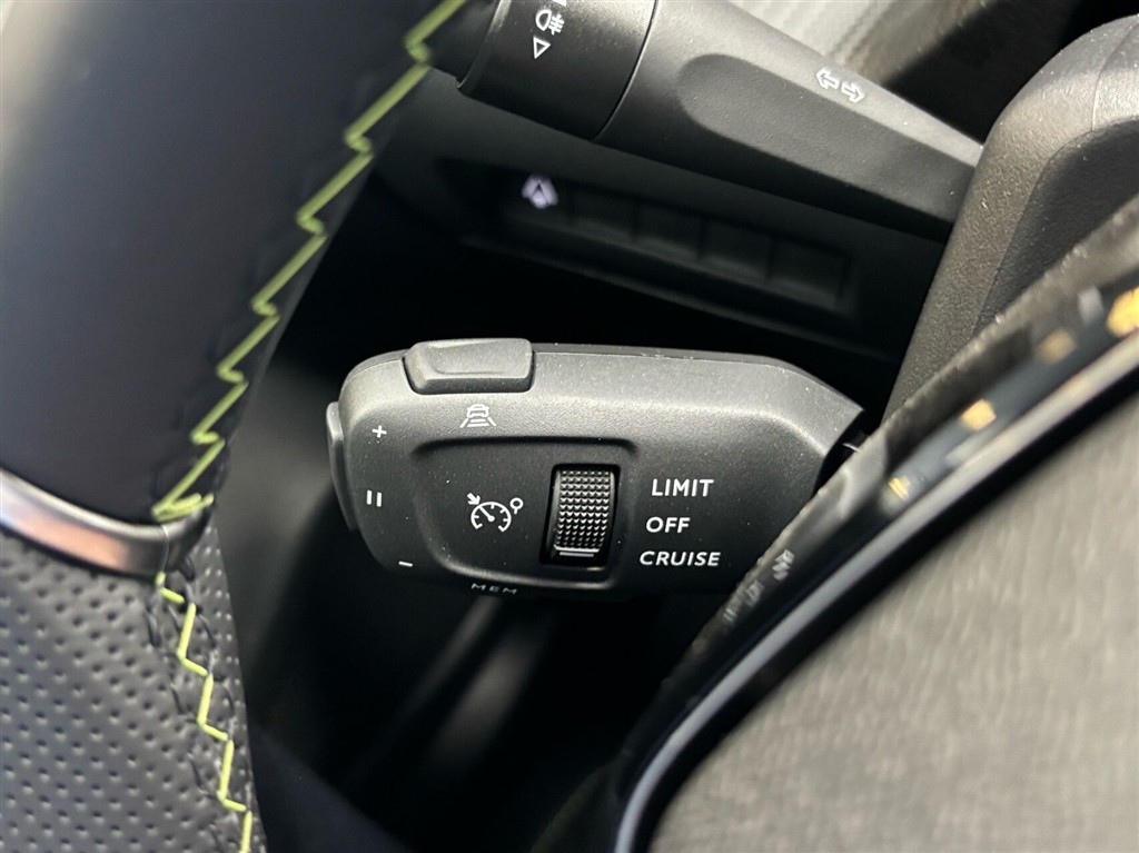 Peugeot e-2008 EL GT 156HK 5d Aut. - Image 24