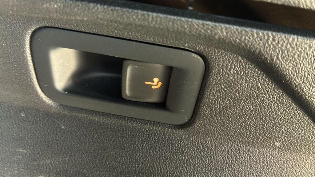 VW ID.4 EL Tech Performance 204HK 5d Aut. - Image 18