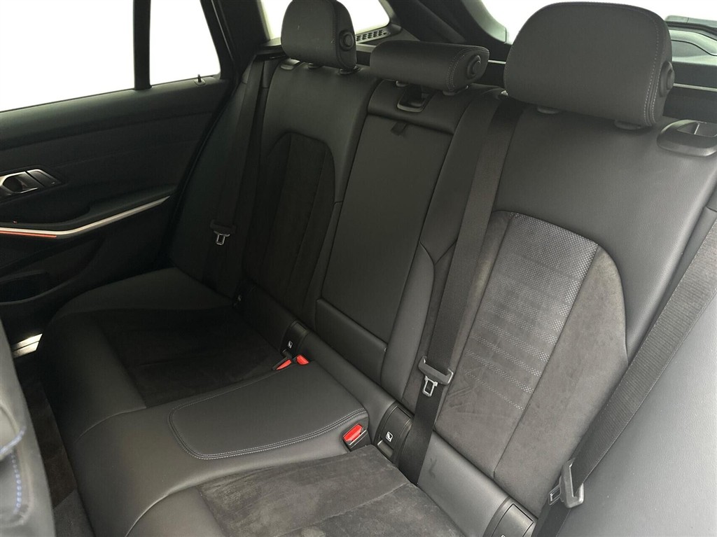 BMW 330e Touring 2,0 Plugin-hybrid M-Sport Steptronic 292HK Stc 8g Aut. - Image 13