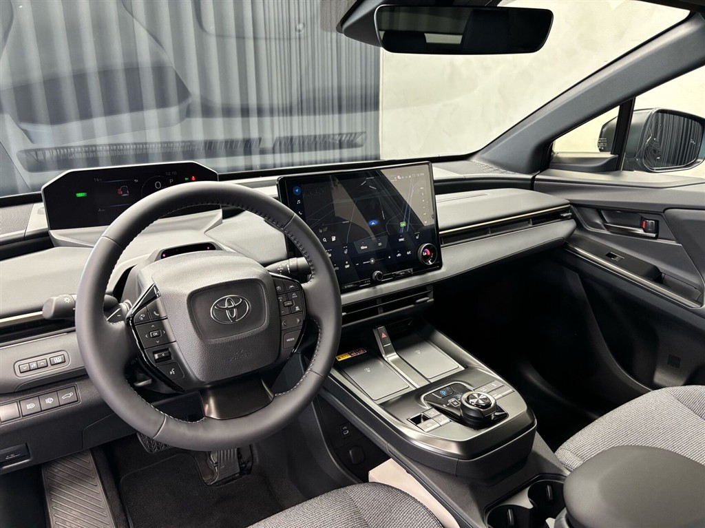 Toyota bZ4X EL Active Tech 224HK 5d Aut. - Image 10