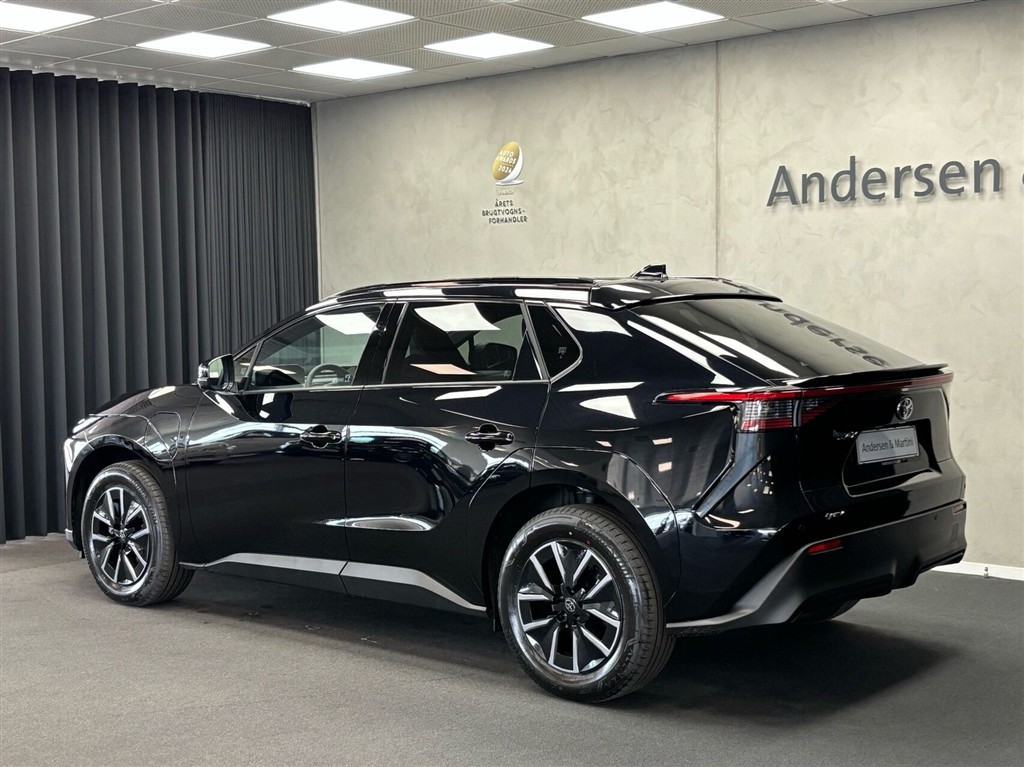 Toyota bZ4X EL Active Tech 224HK 5d Aut. - Image 3