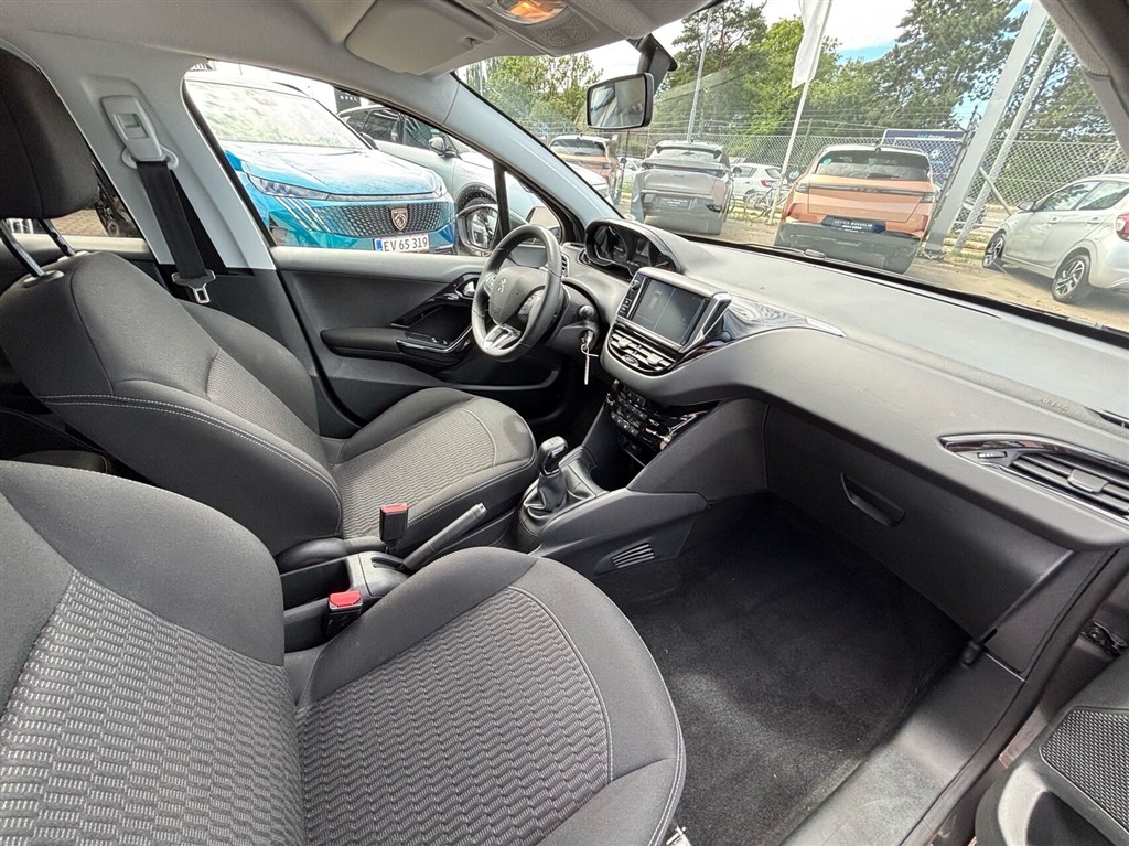 Peugeot 208 1,2 PureTech Envy 82HK 5d - Image 9