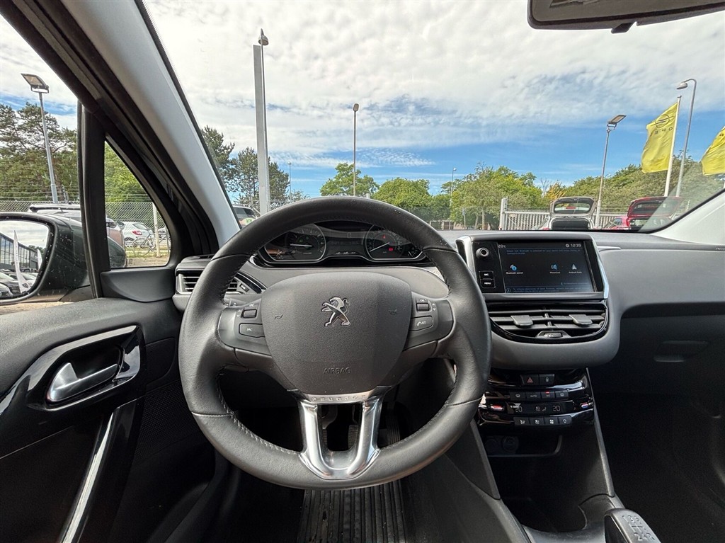 Peugeot 208 1,2 PureTech Envy 82HK 5d - Image 11