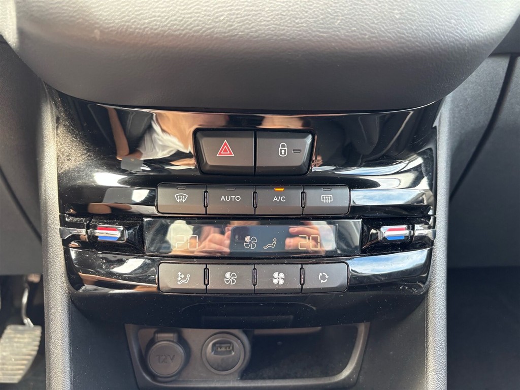 Peugeot 208 1,2 PureTech Envy 82HK 5d - Image 14