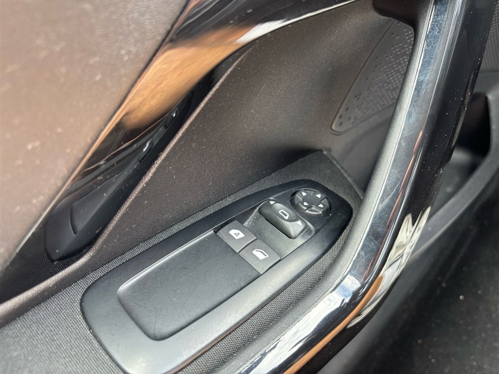 Peugeot 208 1,2 PureTech Envy 82HK 5d - Image 16