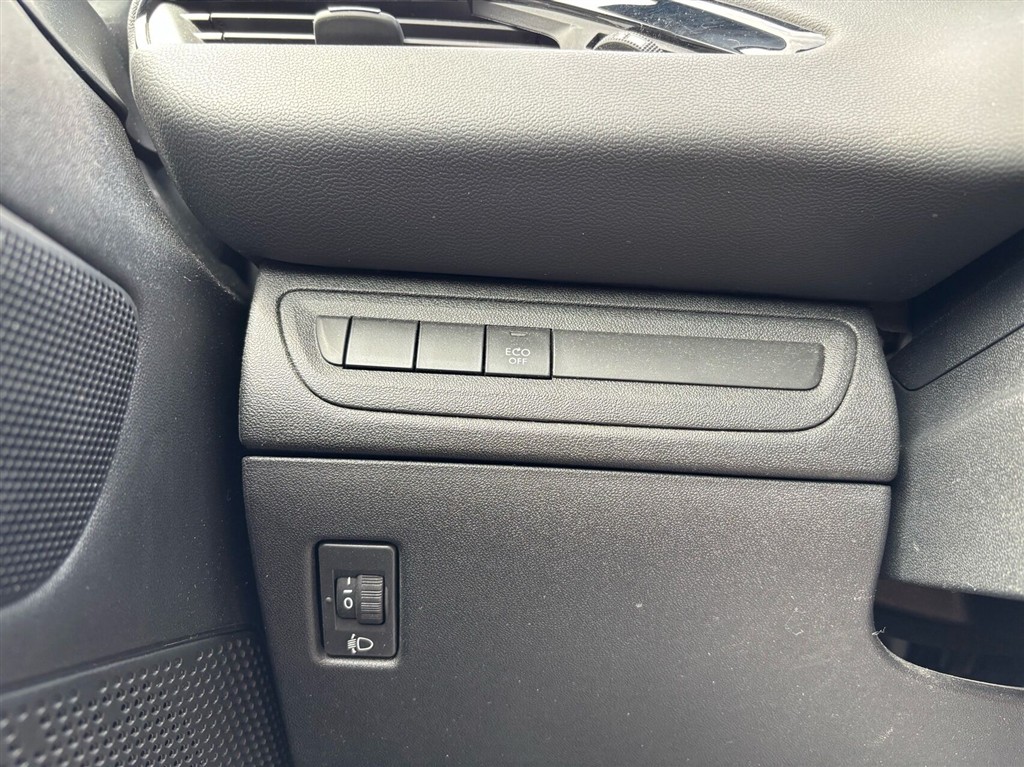 Peugeot 208 1,2 PureTech Envy 82HK 5d - Image 17
