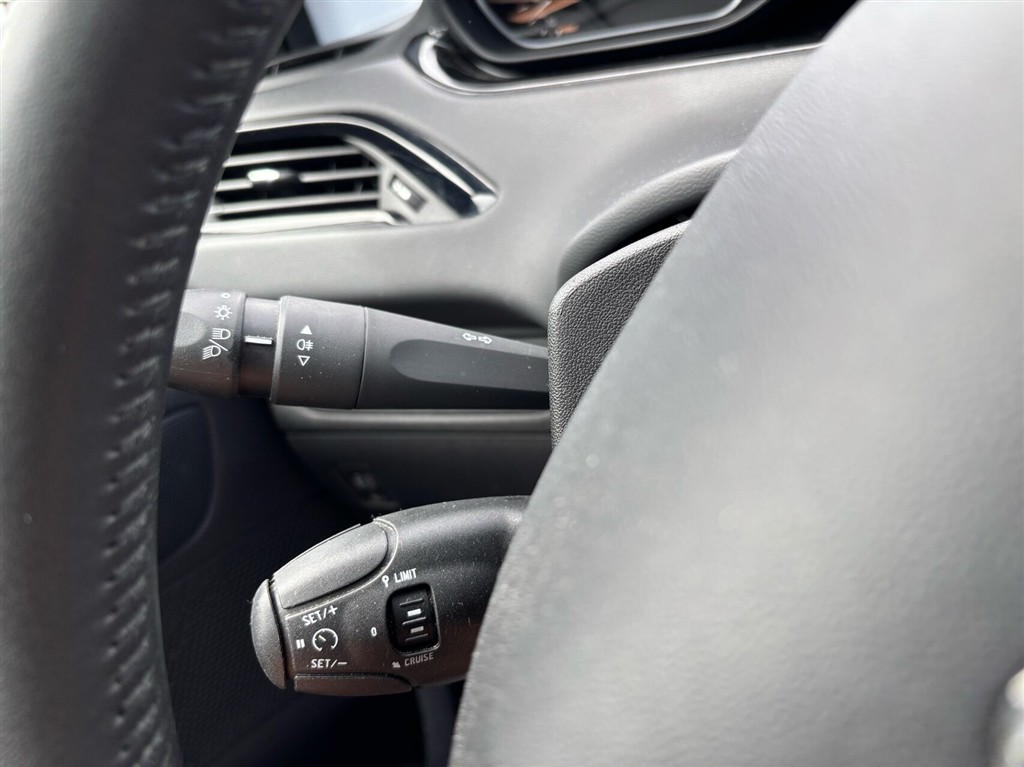 Peugeot 208 1,2 PureTech Envy 82HK 5d - Image 20