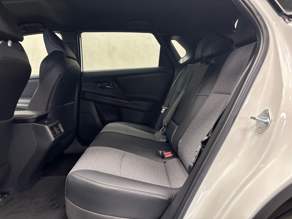 Toyota bZ4X EL Active Tech 224HK 5d Aut. - Image 9