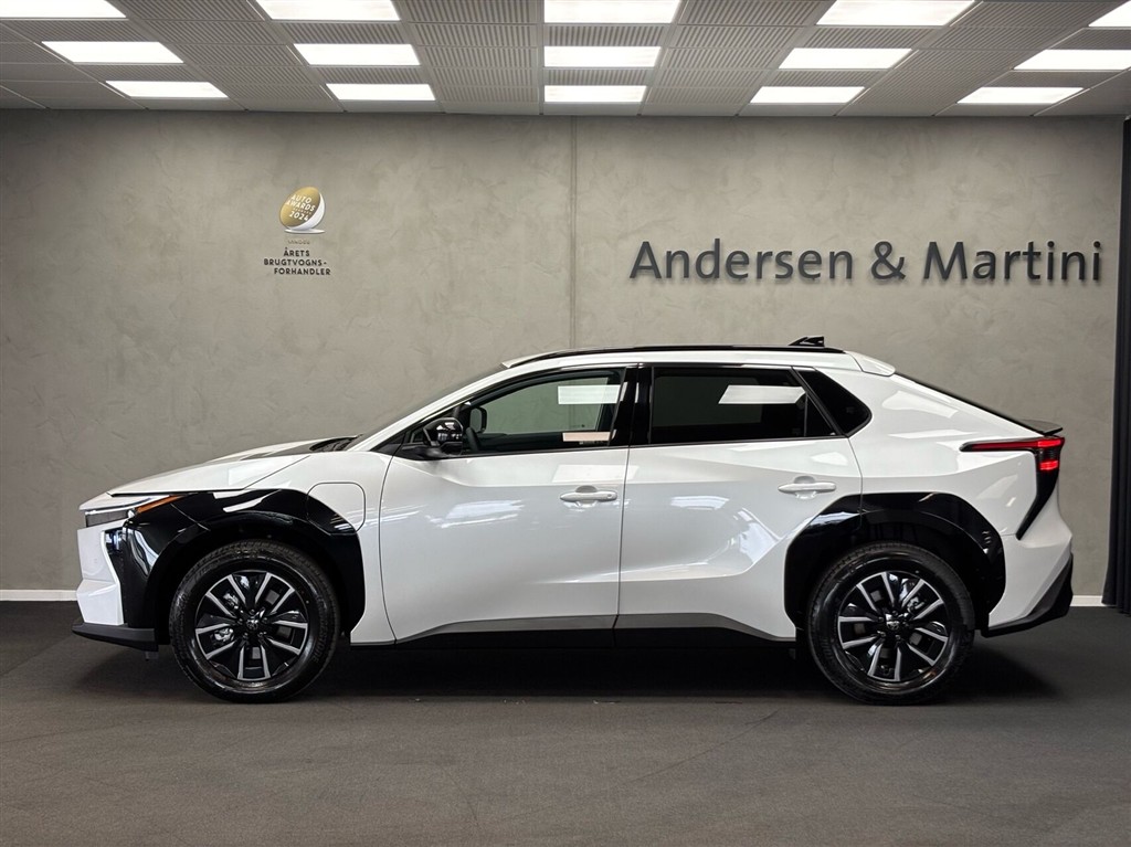 Toyota bZ4X EL Active Tech 224HK 5d Aut. - Image 2
