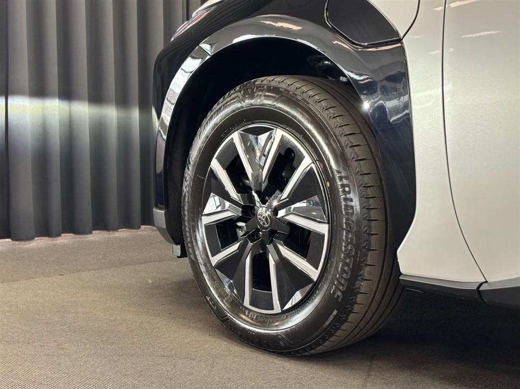 Toyota bZ4X EL Active Tech 224HK 5d Aut. - Image 5