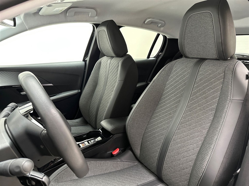 Peugeot e-208 EL Allure 136HK 5d Aut. - Image 19